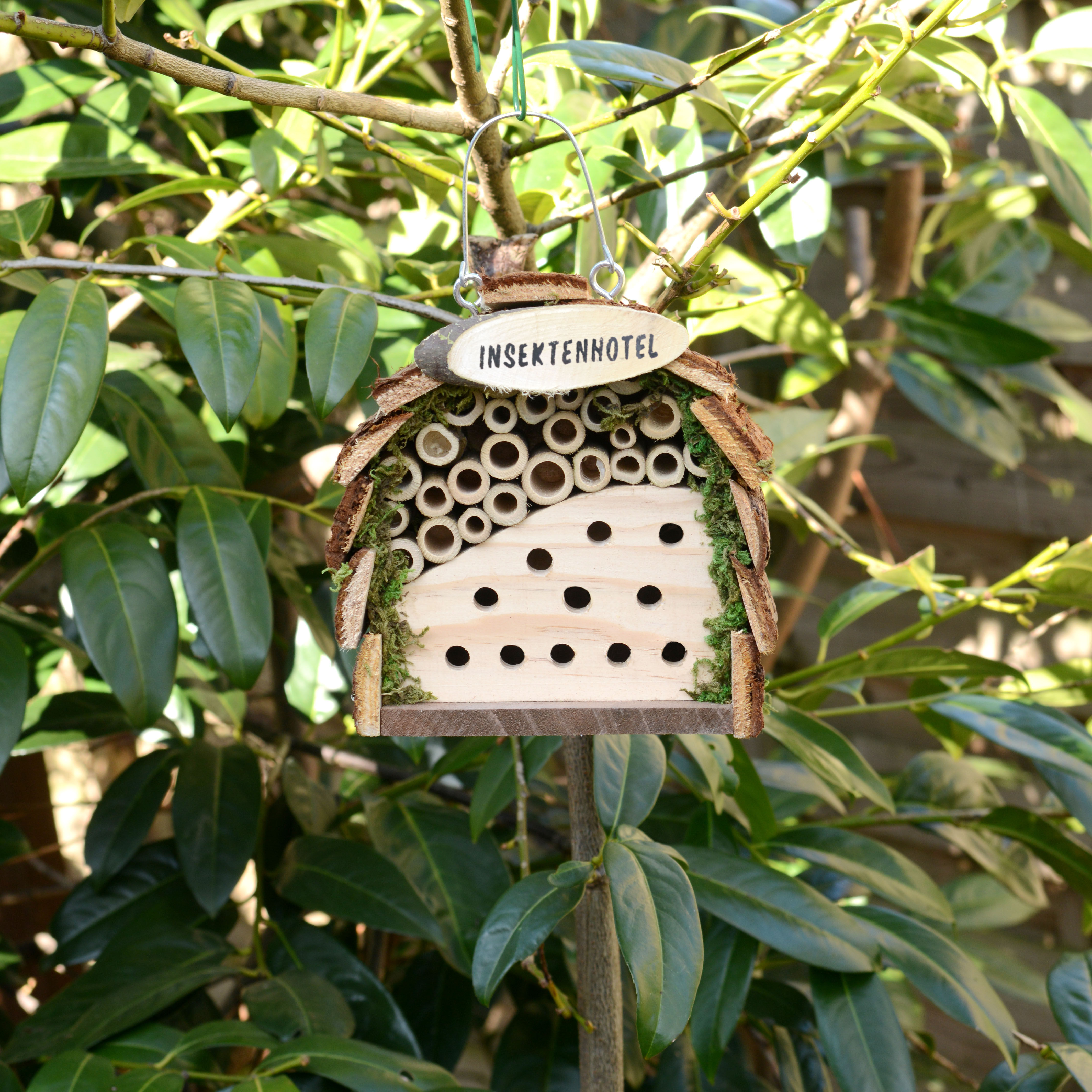 Das natürliche Holz fügt sich perfekt in jeden Garten ein. 