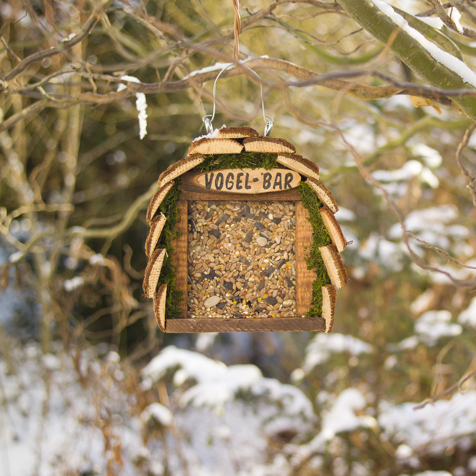 Im Winter geht die Insektenpopulation so stark zurück, dass viele Vögel eine zusätzliche Nahrungsquelle benötigen. 